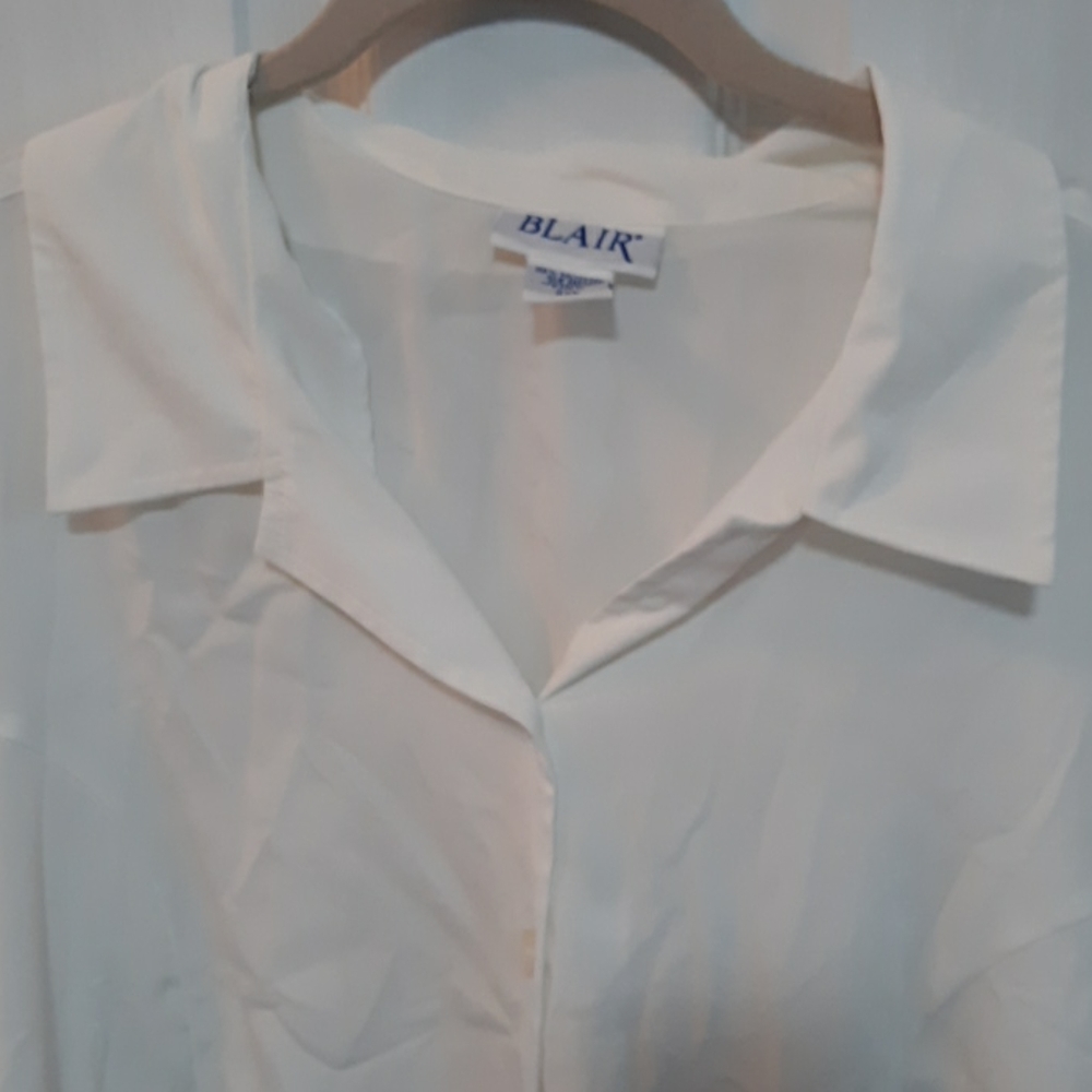 White blouse - Picture 2 of 5